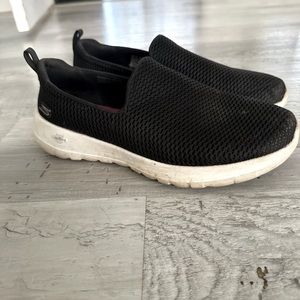 Sketchers black and white comfy memory foam Gola slip on sneakers Sz 8